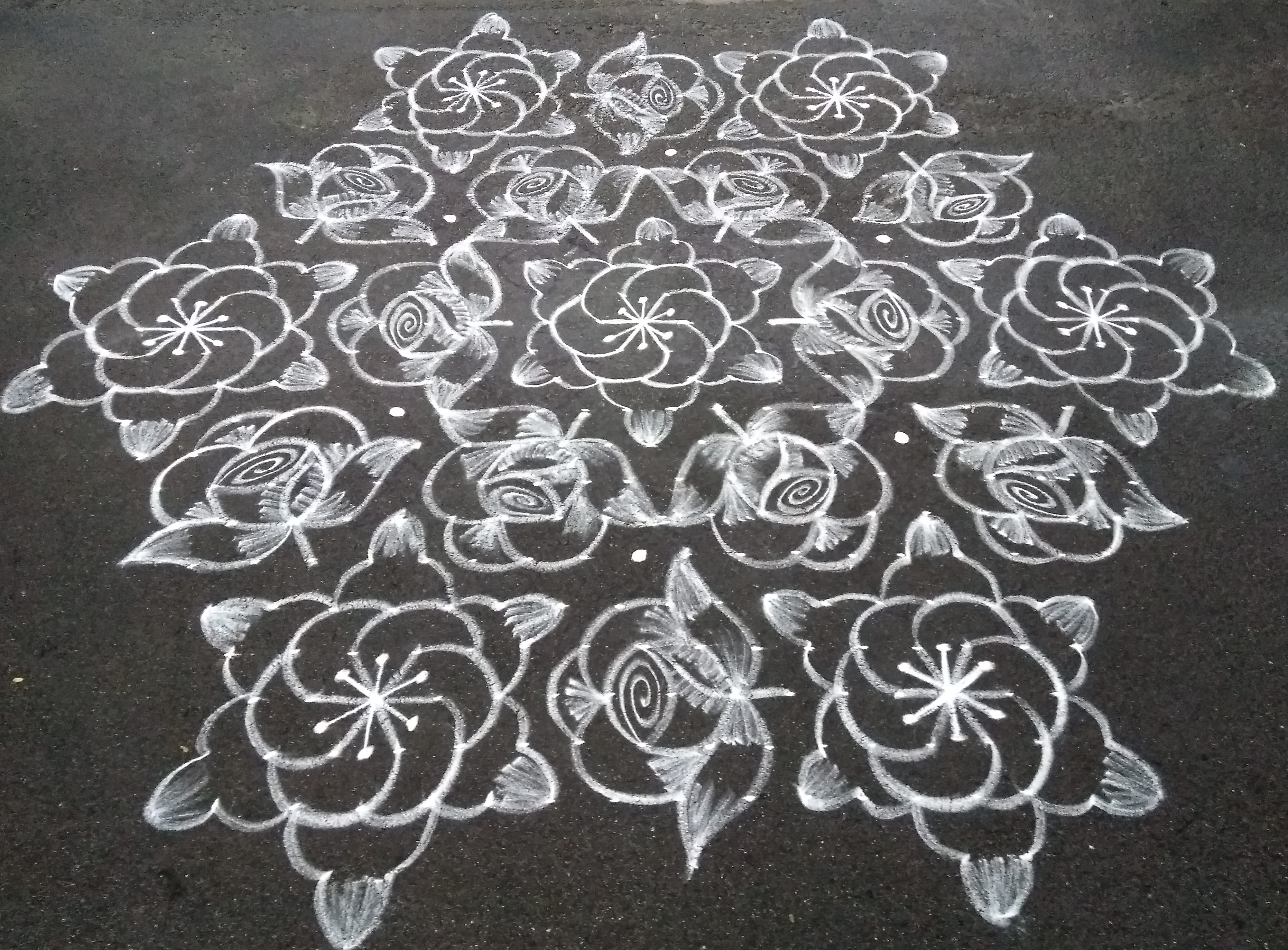 Designer conch and roses || 25 dots contest kolam